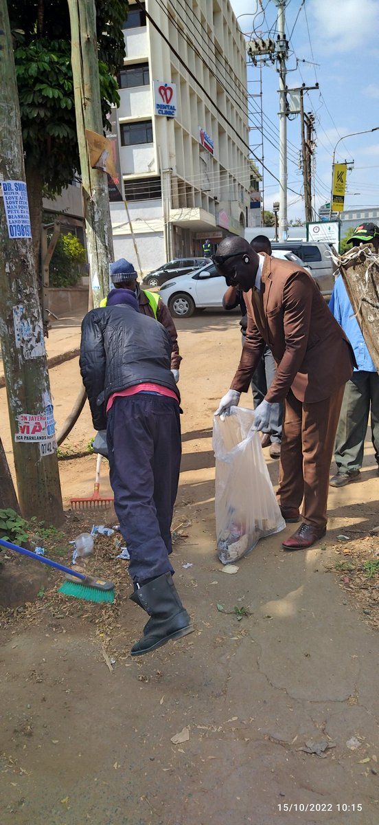NaiwestT's tweet photo. We today took part in a  community service program to clean Westland Town, A friend to society @Coopbankenya @bodaplus @KCBGroup @FloneInitiative @road_driving @ntsa_kenya @SakajaJohnson @WilliamsRuto @HousingUrbanKE @StateHouseKenya @calvince_okumu @inchcape_ke @BodaAssnofKenya https://t.co/rKXn1atxyY