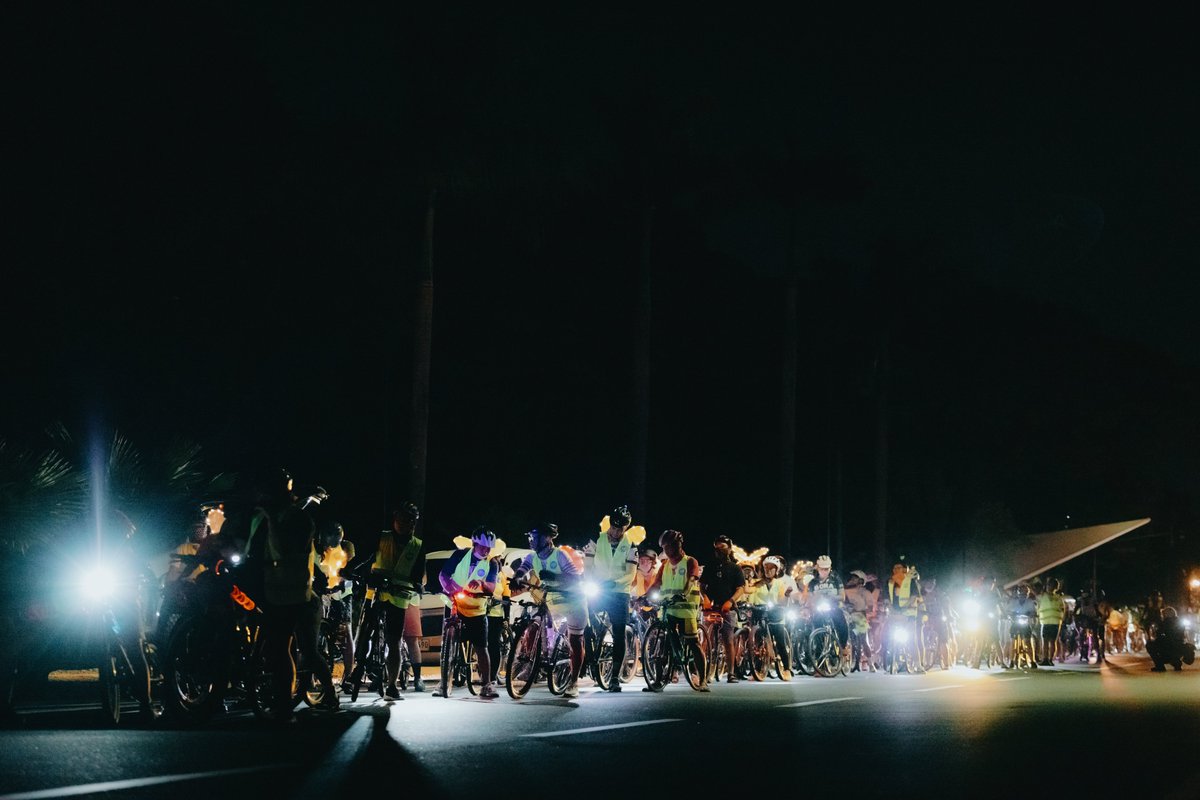 350Pilipinas's tweet photo. Photos from our night ride earlier to promote policies and infrastructure which ensure the safety &amp; inclusivity of streets in Metro Manila. #illuminateliberatethestreets #ridetothefuture #cleanmobility #ClimateActionNow #BetterByBicycle #TogetherForMobility #CyclingIsRenewable https://t.co/IJqCcbuy60