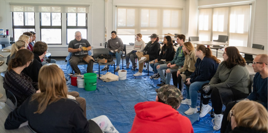 USD students in the Introduction to Archaeology class learned the art of flint knapping to gain an understanding of ancient technology.

Learn more 👉 yote.us/3MwfvN0 🐾#YoteLife