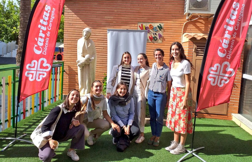 Hoy nuestras alumnas de 1° y 2° de #Bachillerato han participado en el Encuentro de Jóvenes 'Generando espacios para el cambio', organizado por @CaritasRMurcia ⤵️ intentando aportar 💡 ideas e iniciativas para un mundo más justo y habitable 🌍 #Solidaridad #AccionSocial #Murcia