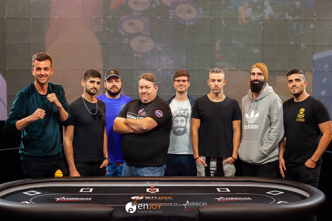 EnjoyPuntaPoker's tweet photo. Te presentamos todos los integrantes de la Mesa Final de este Enjoy Poker Tour que a partir del mediodía se disputarán el título de campeón de este Main Event 🔥
📸: @CodigoPoker
#EnjoyPokerTour #EnjoyPoker #EnjoyClub #Poker #Casino @AcrLatam https://t.co/NWFzD38IBN