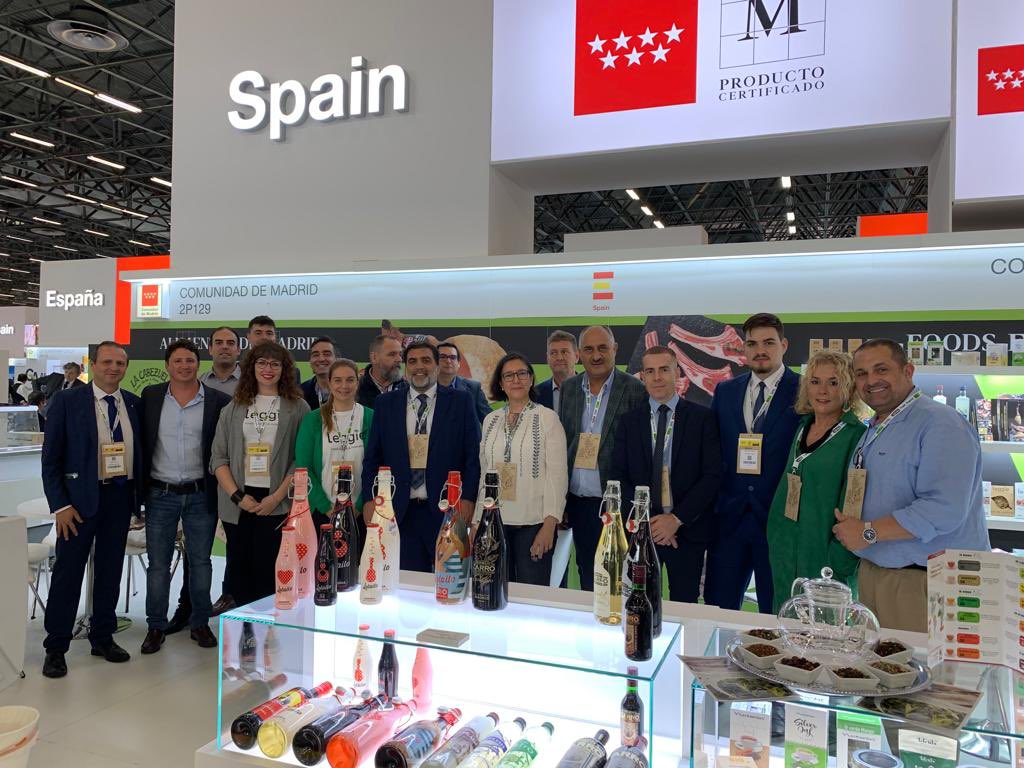 Acompañamos a nuestras empresas asociadas <a href="/Casasantona/">Casa Santoña</a>, <a href="/vermutdemadrid/">Vermut Zarro</a>, <a href="/LACABEZUELA/">QUESOSLACABEZUELA</a> , #MRM, #MeatLamb, #PatatasLaSantanaria en #SialParis, la feria de alimentación internacional más importante. Les deseamos mucho éxito!!🍀