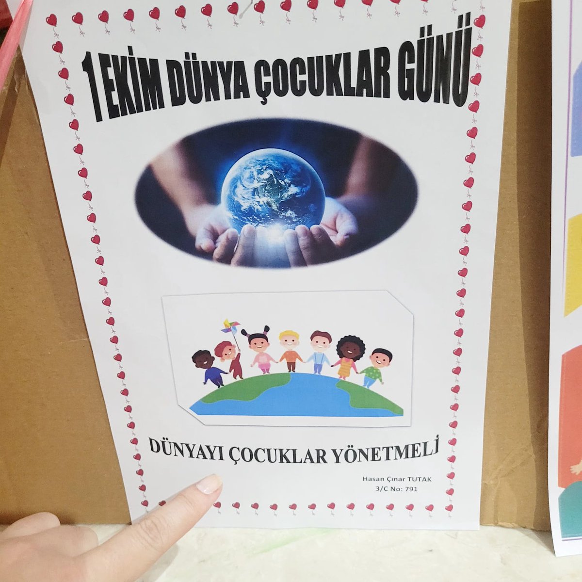 MemKecioren's tweet photo. @YasarTalia Canva poster sergisi. Müdürlüğümüze bağlı ABprojesi yürüten kurumların #ErasmusDays2022 kapsamındaki aktivitelerine konuk olduk. Dumlupınar İlkokulunda geri dönüşüm materyalleri ile defile ve sıfır atık sergisi. @ulusalajans @KeciorenMEM @Yasarturk6155 @halit_gursal https://t.co/D9bf7Ui1Op