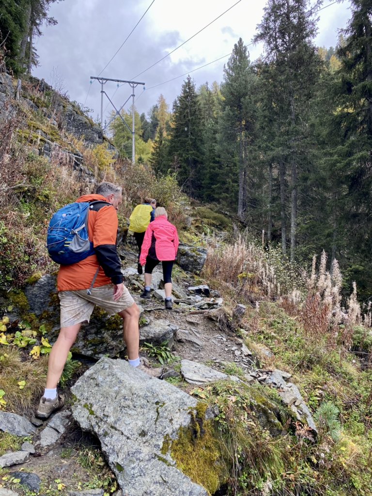 CreteCoteSki's tweet photo. 🏔🇫🇷 @LaPlagne offers beautiful mountain hikes! From #CreteCote up to Plagne 1800 &amp; across to Plagne Bellecote 🥾🙌

#LaCabine #MountainWalk #HonestyBar #FrenchAlps https://t.co/smyakrBTgv