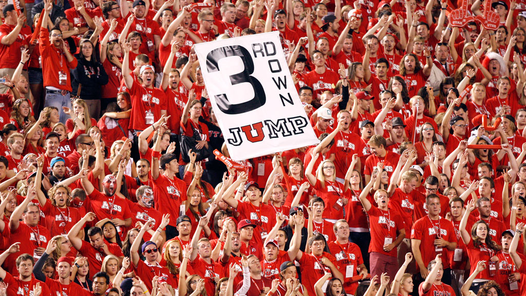RideUTA's tweet photo. #TICKETASFARE! Ride UTA for FREE to the @Utah_Football game with your ticket. Game time is 6:00 pm today.

#TRAX arrives every 10-20 minutes and #FrontRunner every 30-60 minutes. 

Plan your trip at https://t.co/pdSlTz5wu8. https://t.co/BuQHlItOc1