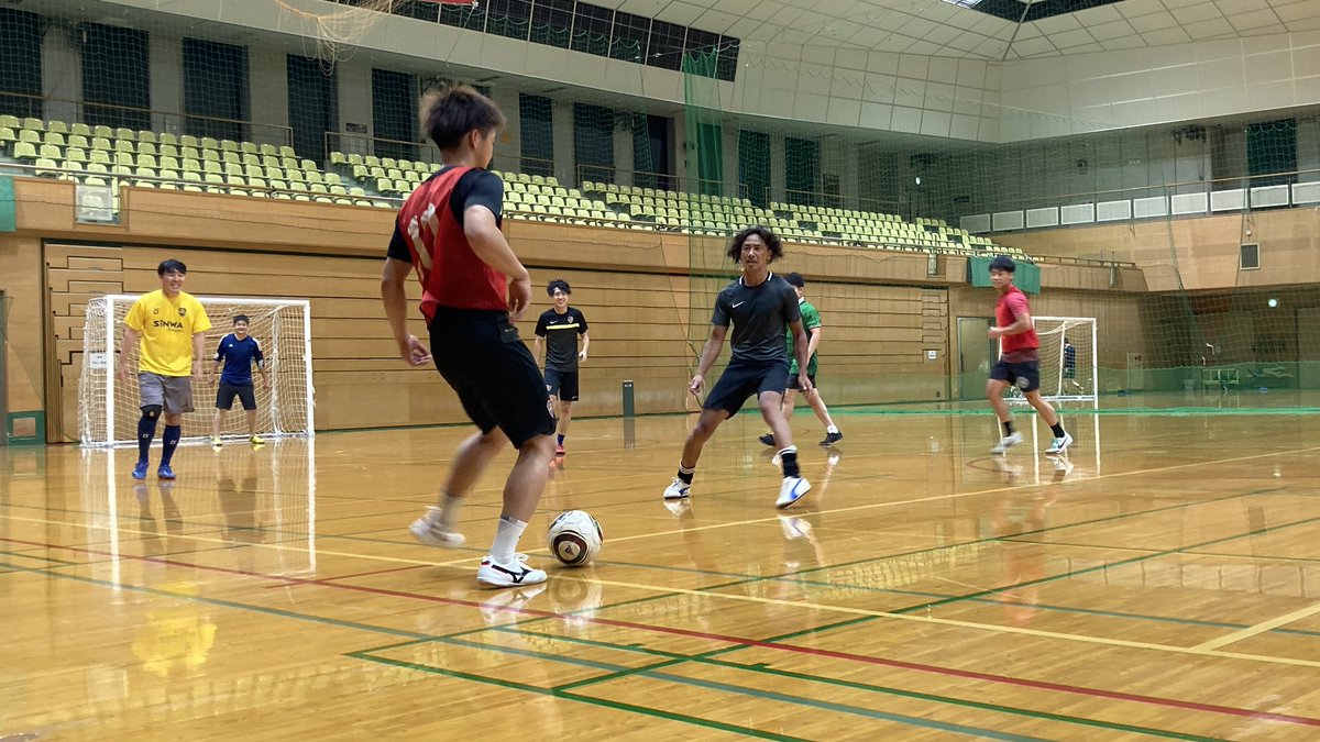 footwork_staff's tweet photo. 【対戦相手募集】
フットワークレセルバです。
OBを中心に月に2回の頻度で活動しています。

下記日程で練習試合の対戦相手を募集しております。

■開催日
10/30（日）

■時間
19:00〜20:50
35分×2本程度

■場所
寒川町立寒川中学校

ご交流のほどよろしくお願いいたします。DMお待ちしております。 https://t.co/RsIOSH19Dk