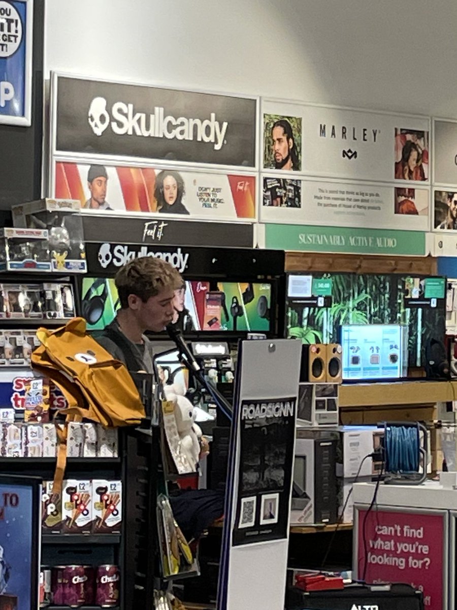 hmvPreston's tweet photo. Live in store now…..#Roadsignn #hmvloveandlocal https://t.co/3xDcAp3Qg2