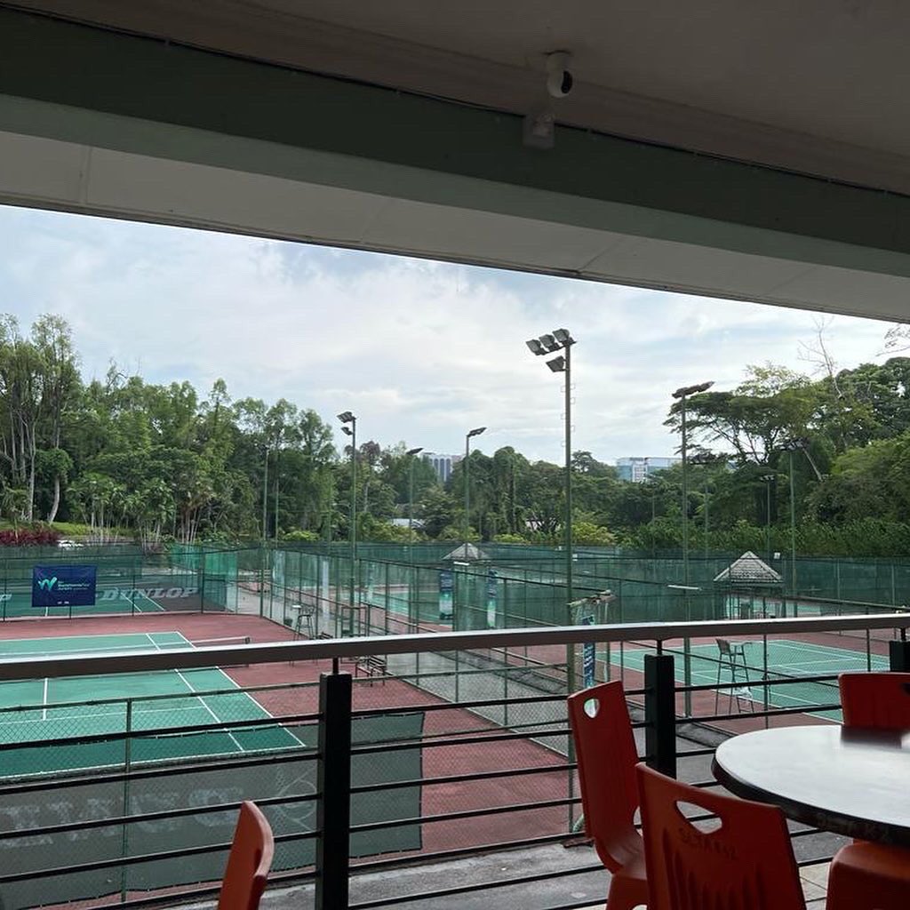 maxmazatf's tweet photo. Retour de compétitions @worldtennis 

LYON 🇫🇷
Honfleur 🇫🇷
PORTIMAO 🇵🇹
VALE DO LOBO 🇵🇹
1/8e de finale face à un nom bien connu #Tsitsipas, en 3 sets. Et parcours jusqu’en demi-finale en double ✅
.
.
 #mmcoaching @maxmazatf  @LACOSTE @tecnifibre @FFTennis #tennis #performance https://t.co/yxtLS84CpH