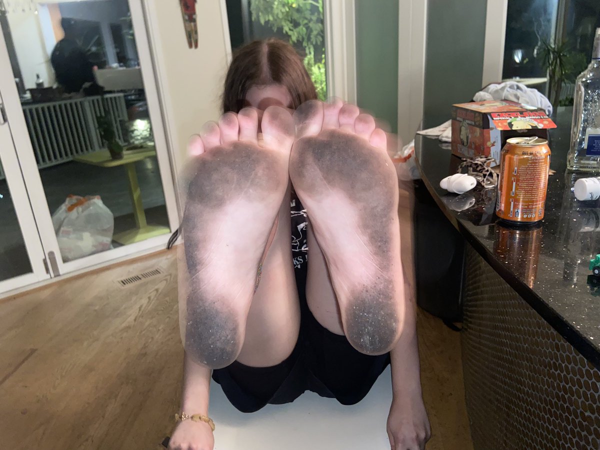 wagyukitty's tweet photo. lick em clean losers
findom feetdom paypig feet https://t.co/SrMqUROaUG