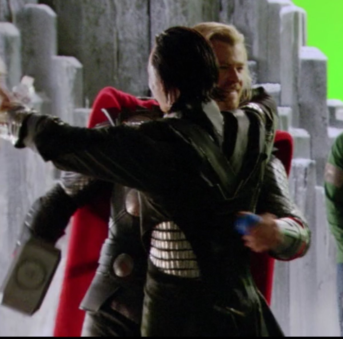 RT @havanesemom13: Tom Hiddleston and Chris Hemsworth bts

Let Thor and Loki hug on screen! https://t.co/kgft8gJX2j