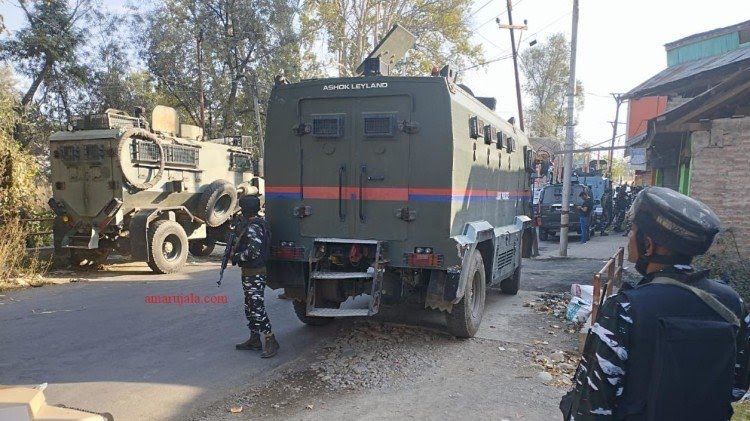 devbhoomi_live's tweet photo. Target Killing in Kashmir: शोपियां में कश्मीरी पंडित की गोली मारकर हत्या, जम्मू में जगह-जगह रोष प्रदर्शन l https://t.co/BC3hgp5txL
