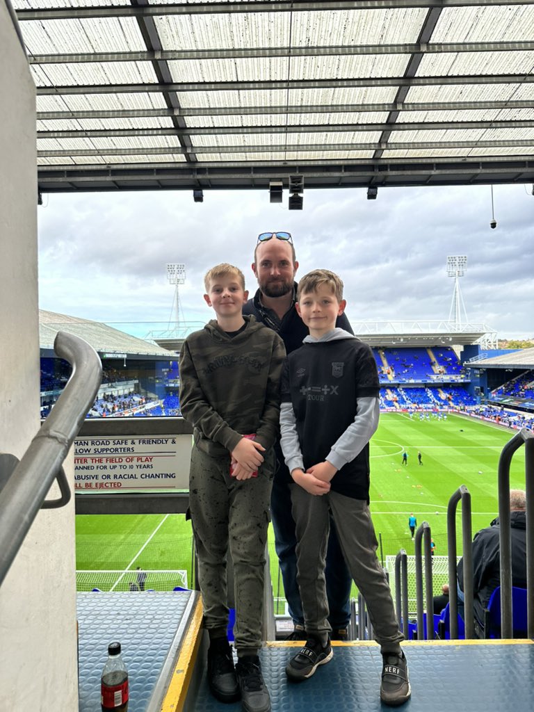 The drill is having a day off today, man of the match defensive performance from Oliver this morning for @nmpyfc U9’s, now at @IpswichTown for #packoutPR. #itfc #tractorboys 🚜⚽️