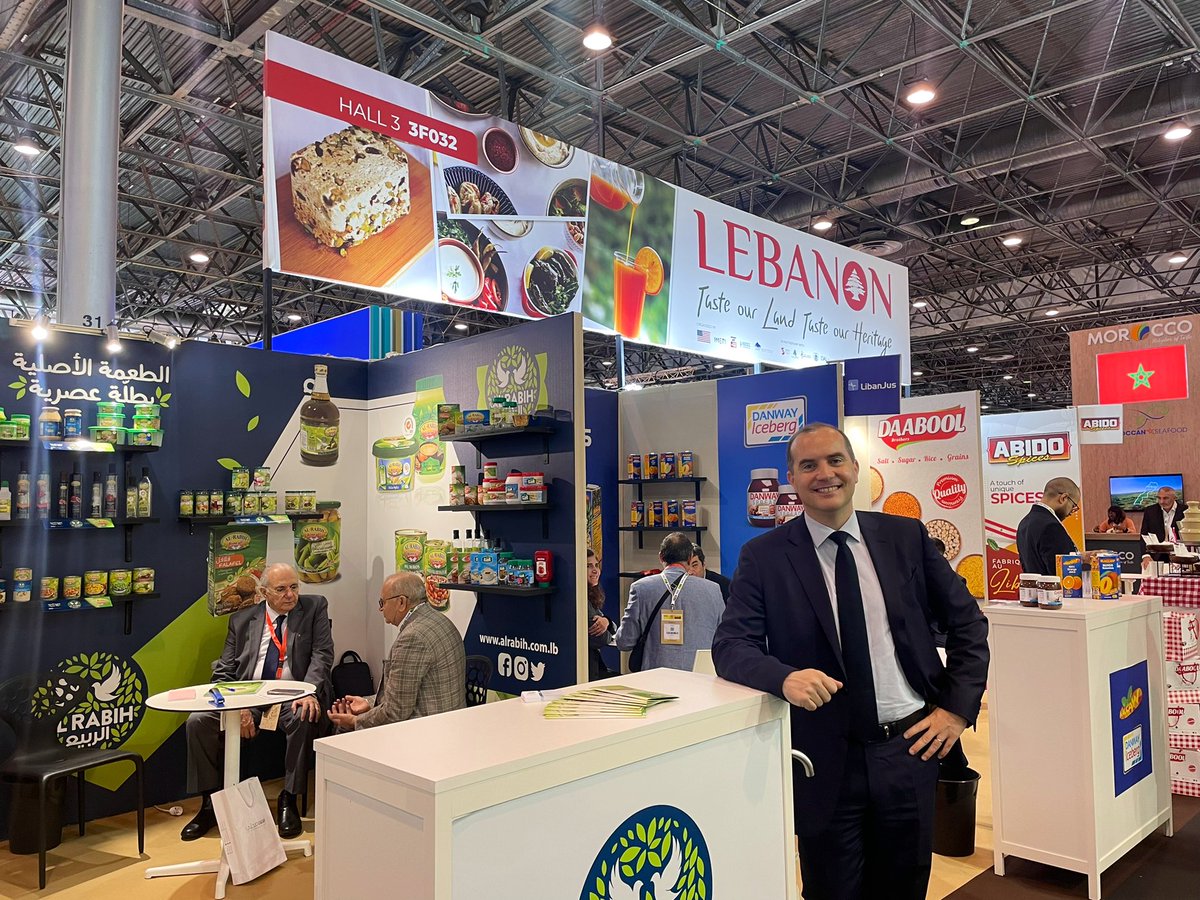 MaxenceDuault's tweet photo. Quel plaisir d’être présent pour l’inauguration du pavillon libanais 🇱🇧 au @sial_paris. 
Le @MerefCCIFL aux côtés des  entreprises libanaises pour les connecter aux distributeurs français. #SIALParis https://t.co/2pW9HmcDFu