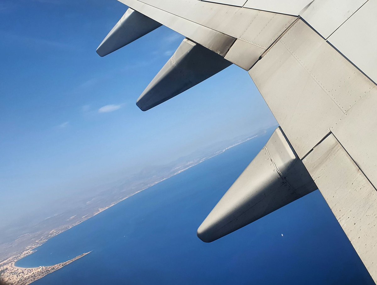 monteromonti's tweet photo. No hay manera de tener los pies en la tierra 😶🌫️✈️
#overthesea
#overTabarca
#overSantaPola
#overSierradeCazorla
#Geografíadealtura https://t.co/HAowPJ2YWX