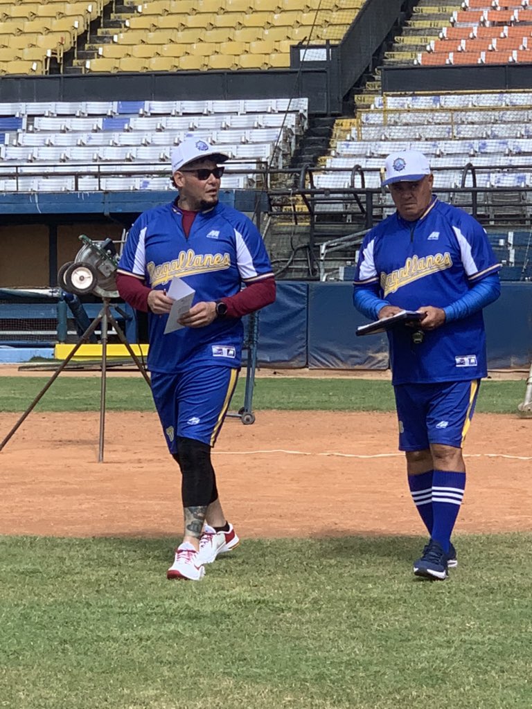 YoangelRojas's tweet photo. El Manager Yadier Molina ya dirige las prácticas del #Magallanes en el JBP https://t.co/cikv8NR1lY