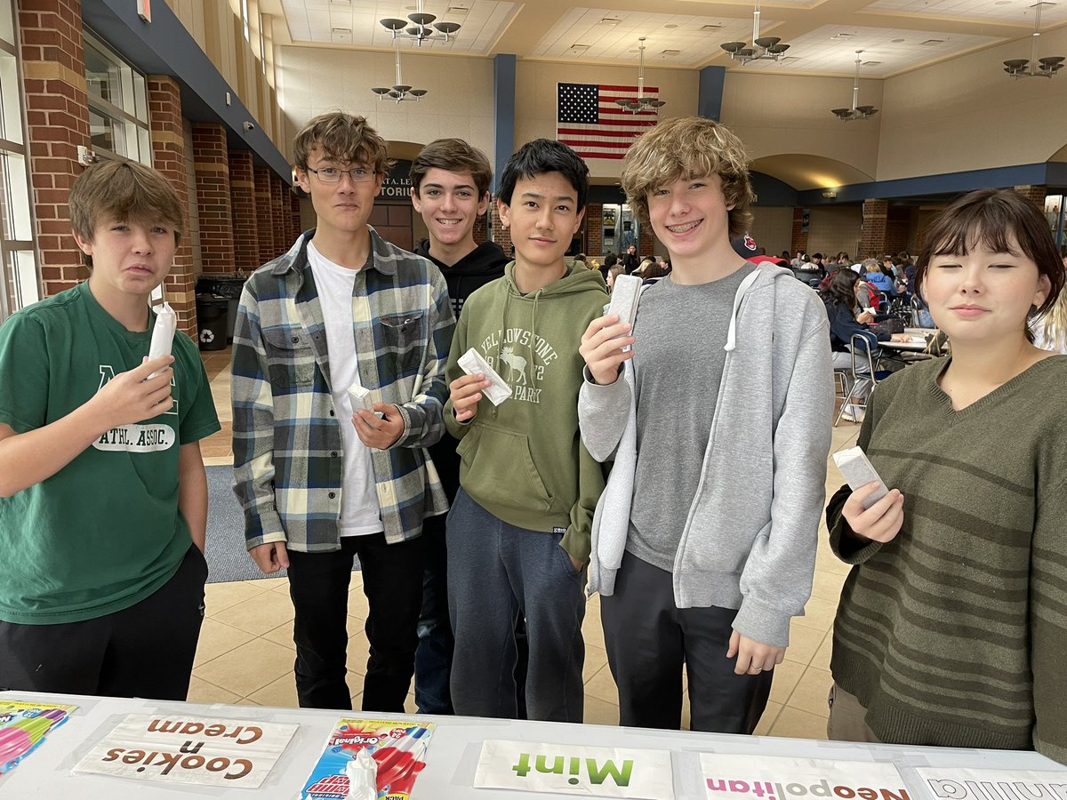 KenstonKHSPTO's tweet photo. It’s ice cream day!! Happy end of the quarter Kenston High School #PTOfortheWin https://t.co/1UcYnPB1Hy