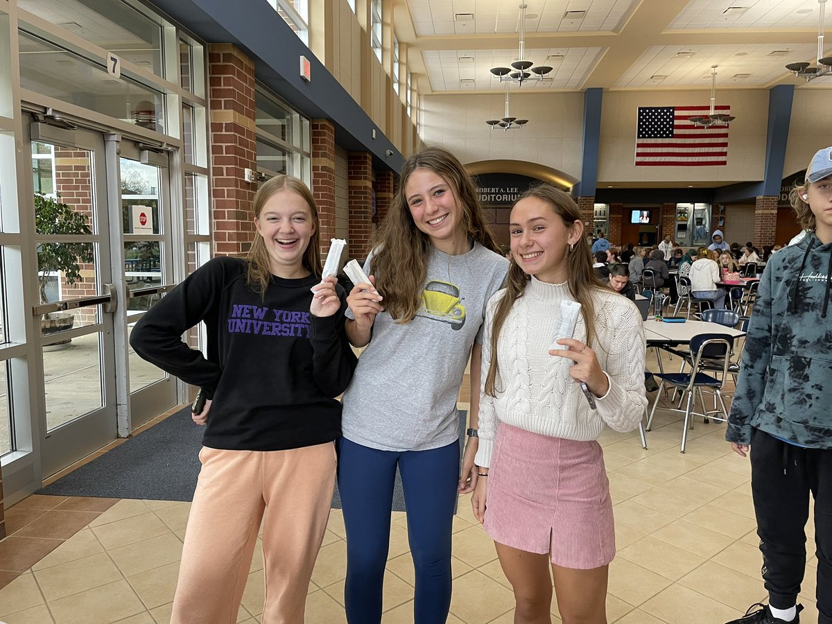 KenstonKHSPTO's tweet photo. It’s ice cream day!! Happy end of the quarter Kenston High School #PTOfortheWin https://t.co/1UcYnPB1Hy