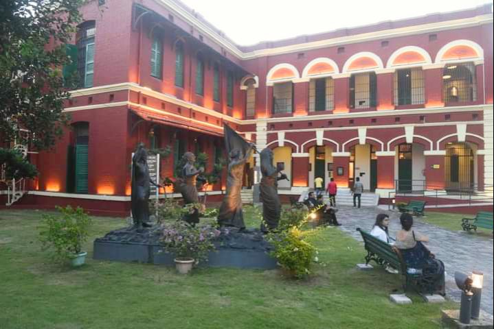 Sanjitme2's tweet photo. Have you visited the newly inaugurated Alipore Museum? Take a look back and experience history. Check out Nehru's cell to Netaji Subhas cell and much more..! 

Timings - 12pm - 6pm, closed on Mondays!
Coffee House Alipore entry is separate! 
#museum #historicalplace https://t.co/HziOS9bRd4