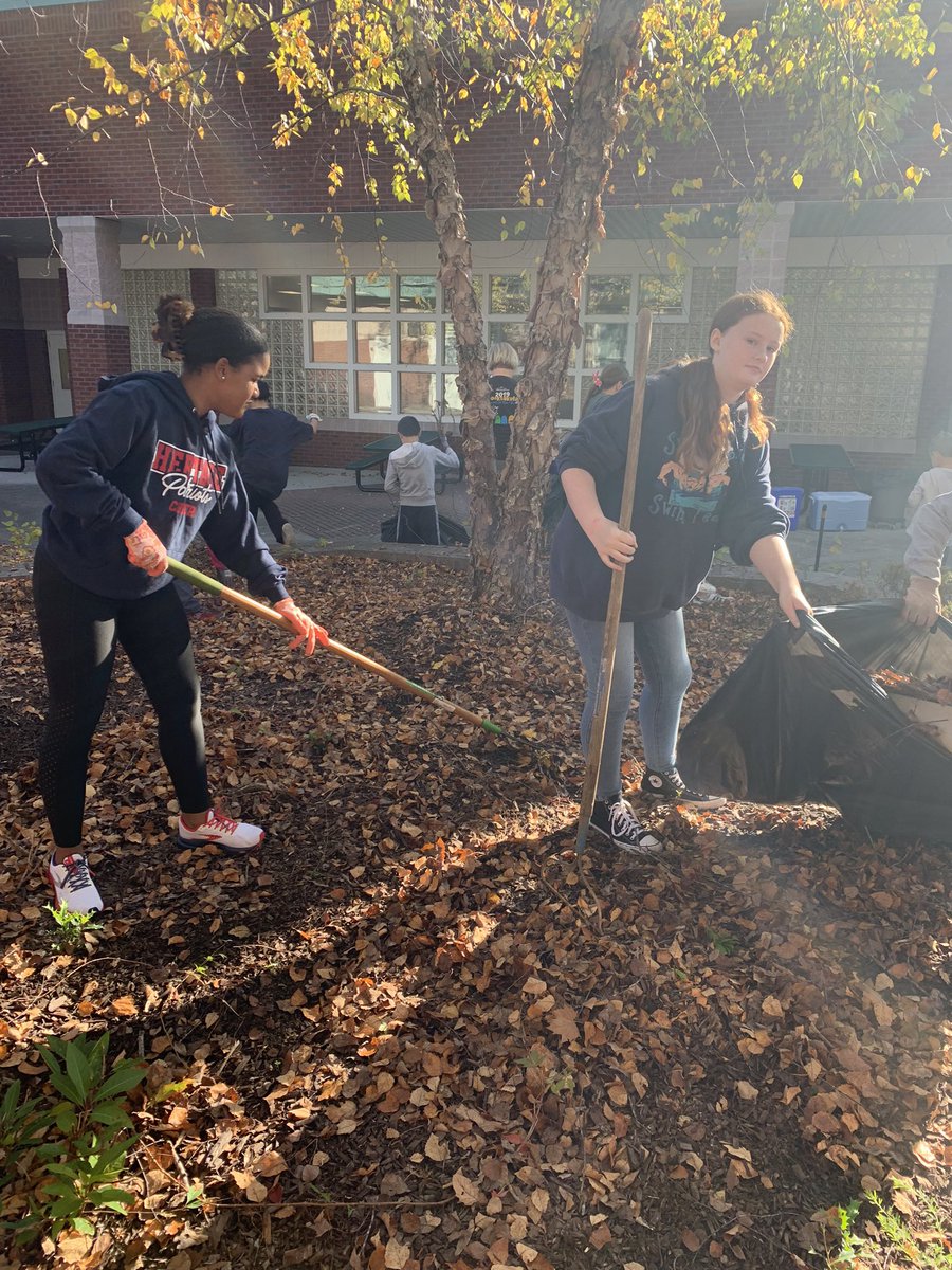 <a href="/HeritageMiddle1/">Heritage Middle</a> Campus Clean Up Day! <a href="/HeritageMSCheer/">HeritageMSCheerleading</a> supporting their school! Working hard! <a href="/llbilyj/">Lisa Bilyj</a> <a href="/Tambrina_/">Tambrina Onofre</a> <a href="/hmsathletics1/">Heritage Middle School Athletics</a>