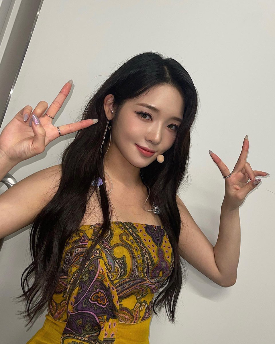 ChaengLizabeth_'s tweet photo. Jisun is so pretty man... what the hell...😍🥰 https://t.co/CQDLKbrC9E