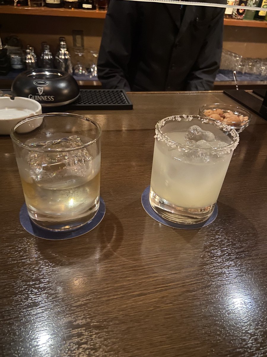 saoriyan's tweet photo. 久しぶりのBARに来ました！幸せな夜です☆ https://t.co/zDq1aM0uAf