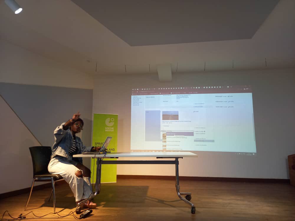 ingrid_twins's tweet photo. Ma Journée Contribution #WikiKwatt @wikidata #Wikipedia avec les bénévoles de notre communauté @WikimediaCM 

Aujourd’hui vue d’ensemble sur #Wikidata et comment contribuer ?
Ciao 👋 https://t.co/JklEVND5wN