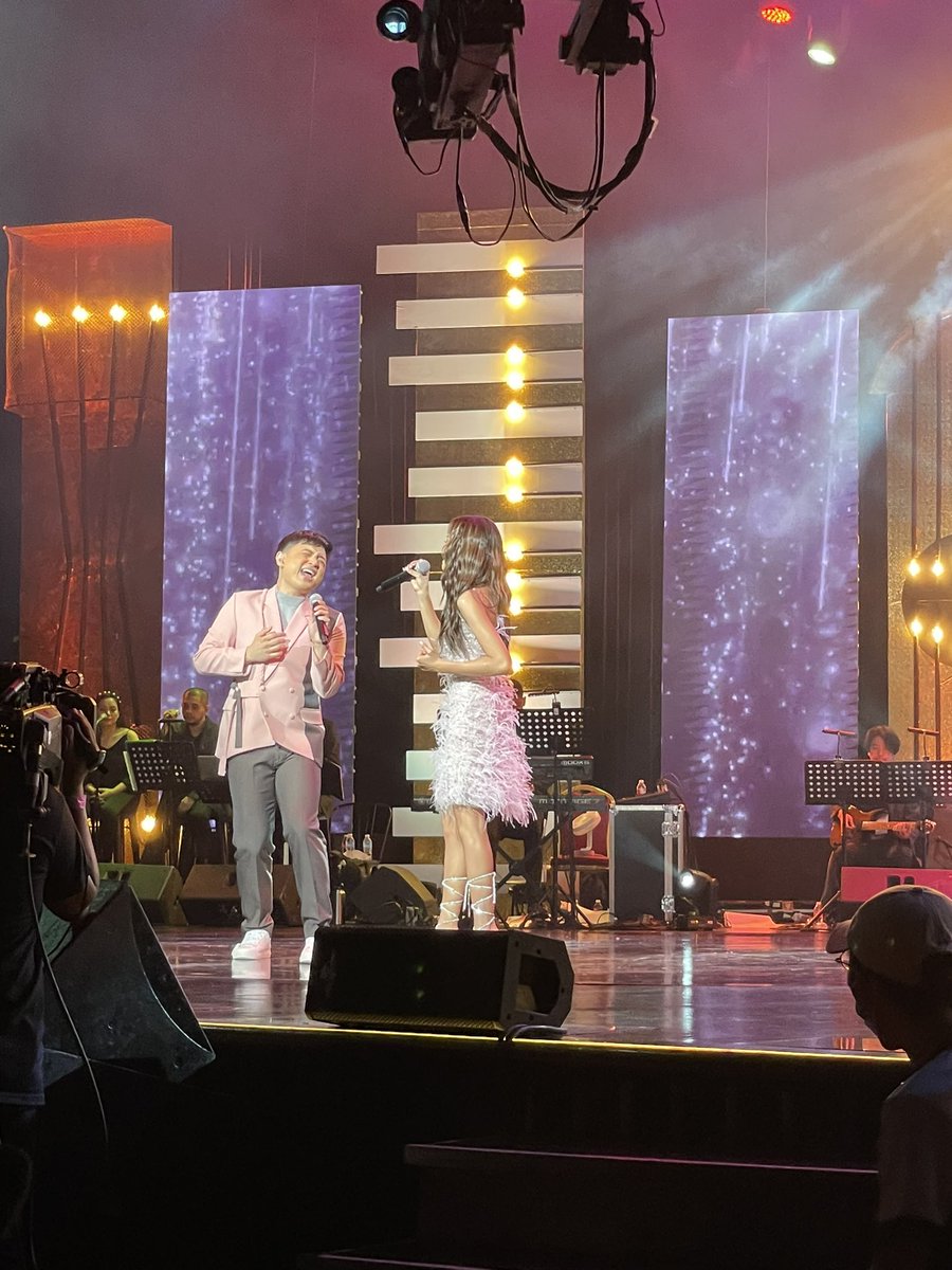 TheDarrenatics2's tweet photo. Jeremy and Zephanie on stage now! 

DARREN WITH MR MUSIC
#DARREN @Espanto2001
#JM20Years https://t.co/pxjUr5w9Vy