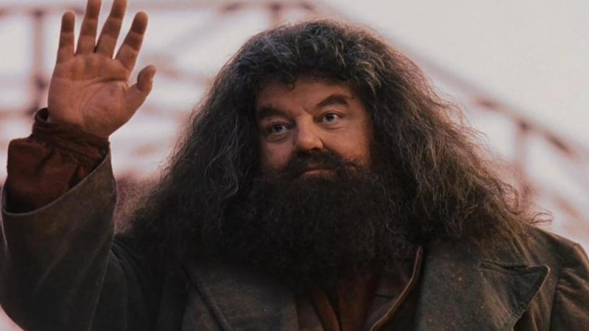 Contraluz_'s tweet photo. "Era enorme y aterrador, pero hablaba de sus petunias": el hombre real que inspiró a Hagrid y cómo Robbie Coltrane lo hizo mítico https://t.co/tt01BF89Sr https://t.co/9d8K0VYan7