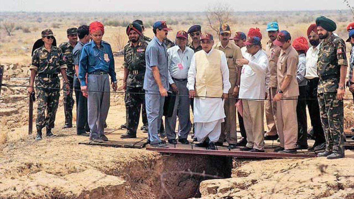 IPARCINDIA's tweet image. 1998: PM Atal Bihari Vajpayee With Scientist Abdul Kalam at Pokhran Nuclear Site