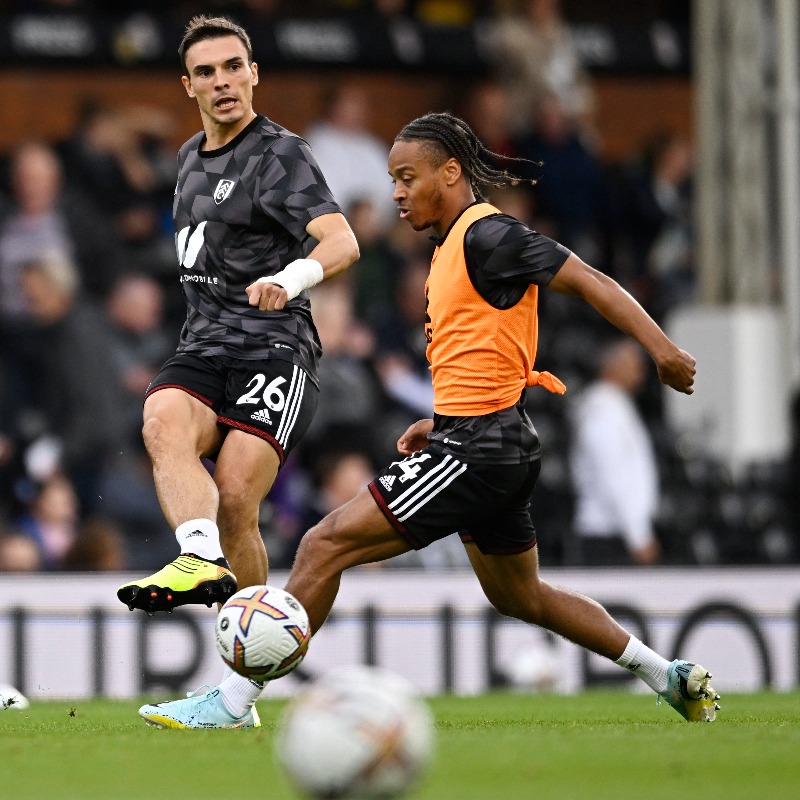 premierleague's tweet photo. Don't go anywhere!

⚪️ #FULBOU 🍒
🐺 #WOLNFO 🔴

Join us on Matchday Live 📲