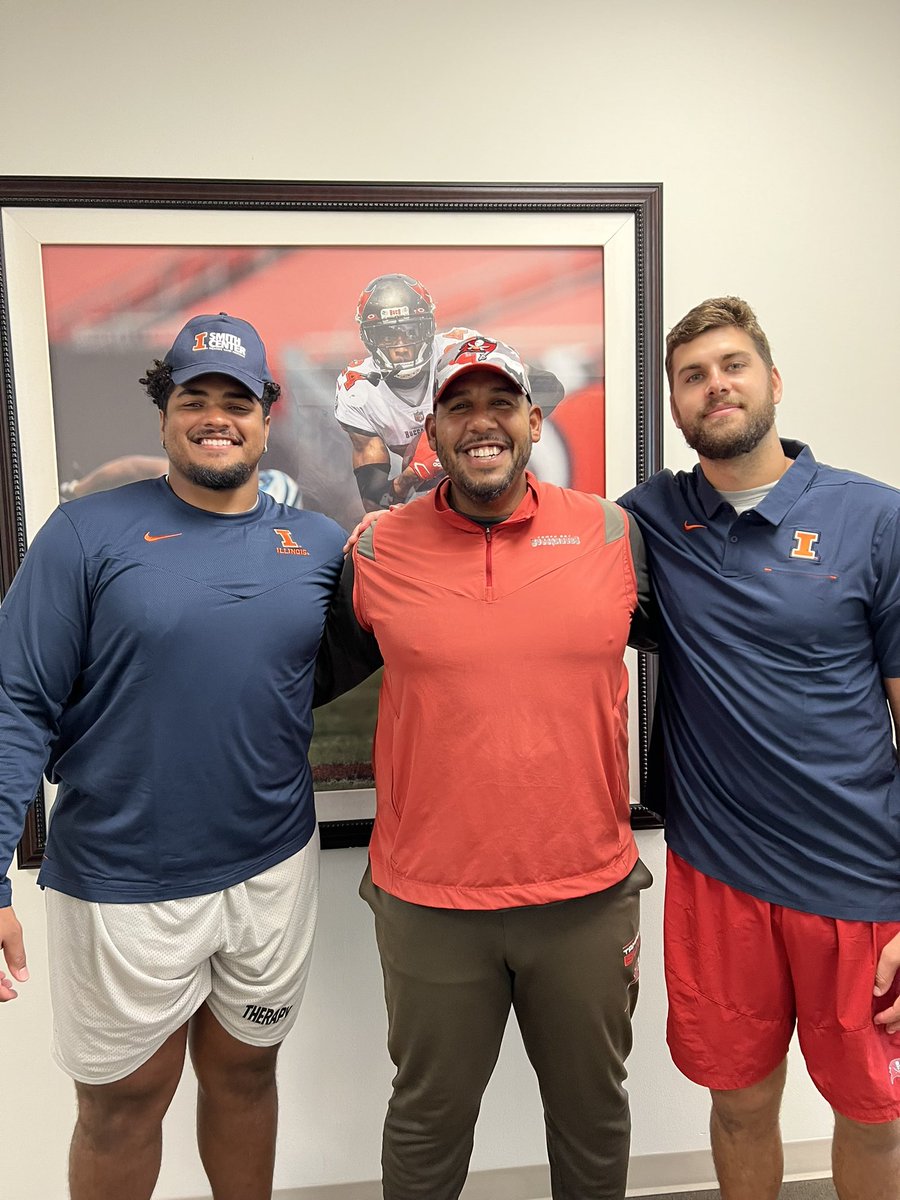 Before we get to handling our business today against Minnesota, I'd like to pause and give it up to my guys <a href="/TristanWirfs78/">Tristan Wirfs</a> and <a href="/ANelly98/">Anthony Nelson</a>. Two #Hawkeyes never looked so good in Orange &amp; Blue. 🙏🏾to <a href="/VarsityI/">Varsity "I"</a> for the gear. #GoIllini #OLinePride