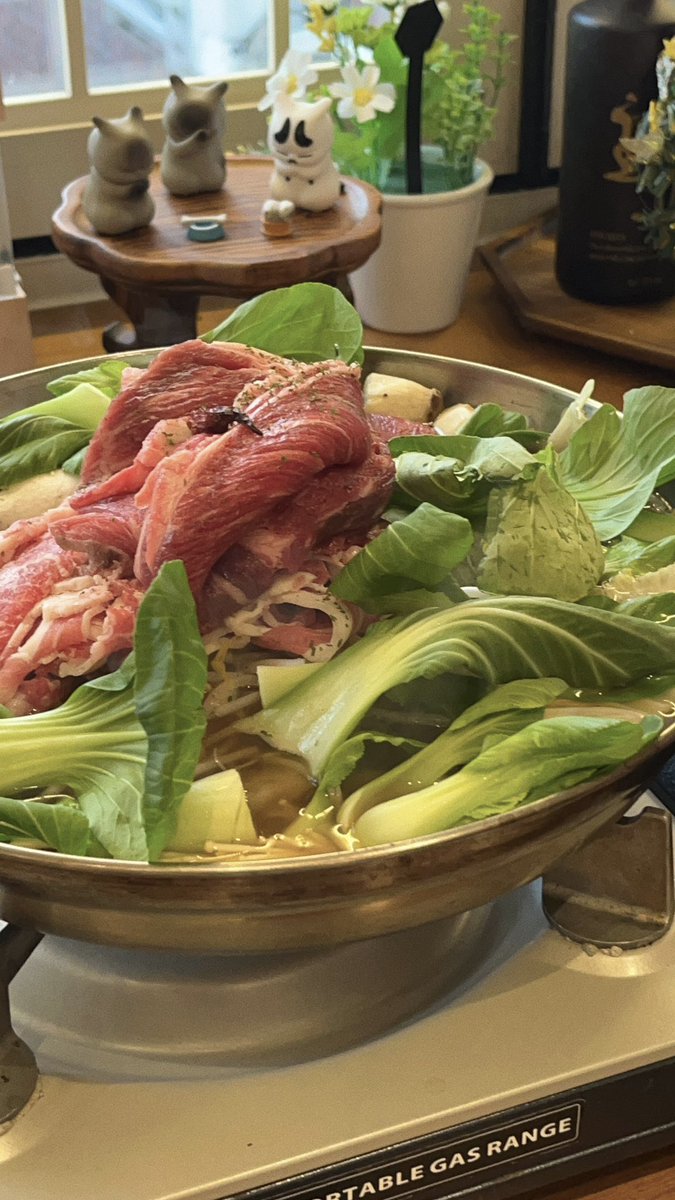 mongzzi_'s tweet photo. 서촌 📍잘빠진메밀 🍲🥢
추운 날 만두전골 드시러 꼭 가보시길 •• 
유자수육도 같이 시켜서 막걸리랑 마시면 몸 싸악 풀리면서 너무너무 좋아요 .. 단연컨대 서촌 최고 맛집 https://t.co/jckRexxLO2