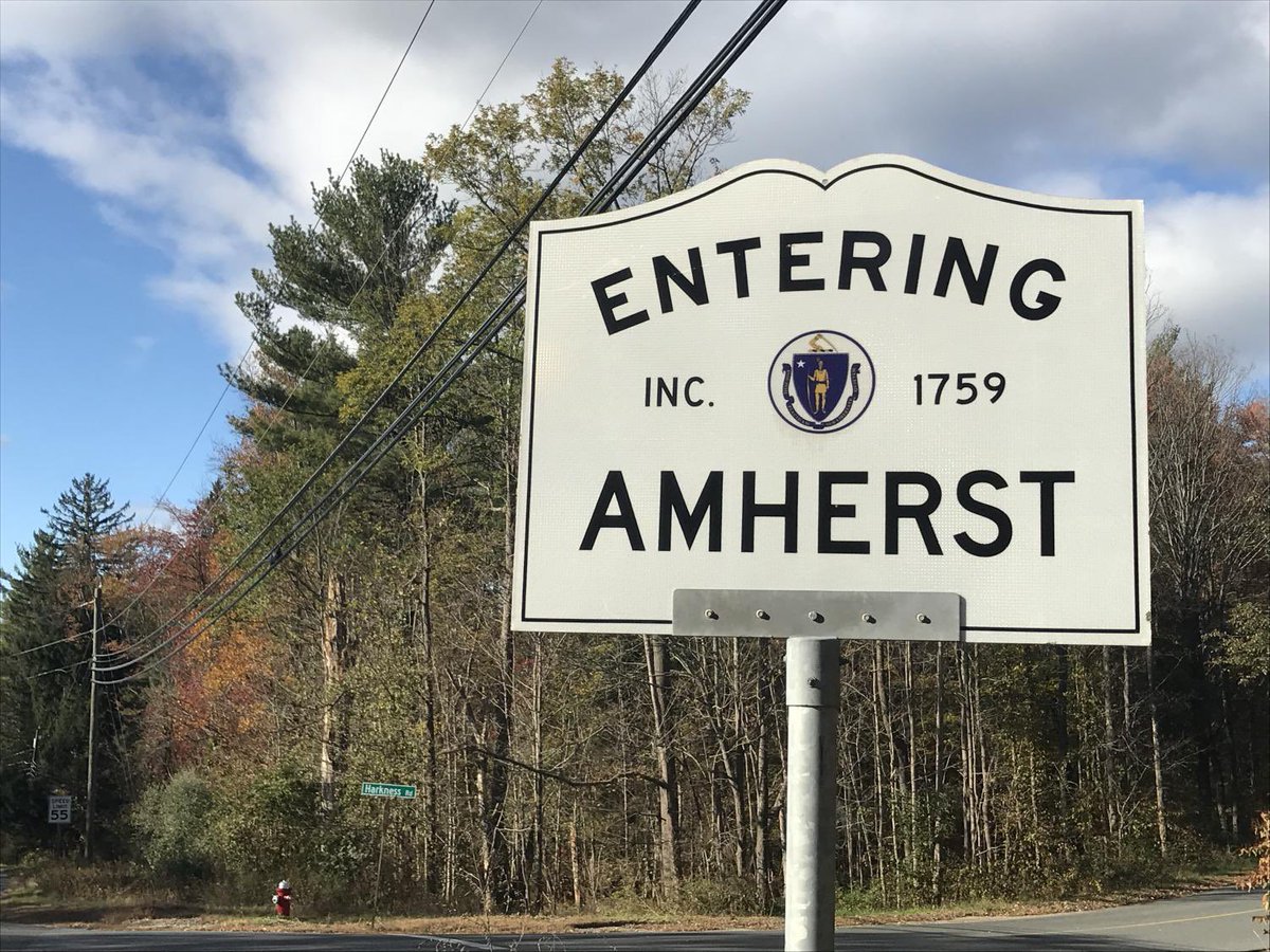 PeckOnSports's tweet photo. Today, it’s Amherst, NY vs Amherst, MA as @UBFootball plays UMass. There are 5 other same-city potential matchups in FBS college football. Name them. https://t.co/SXAYRpek7d