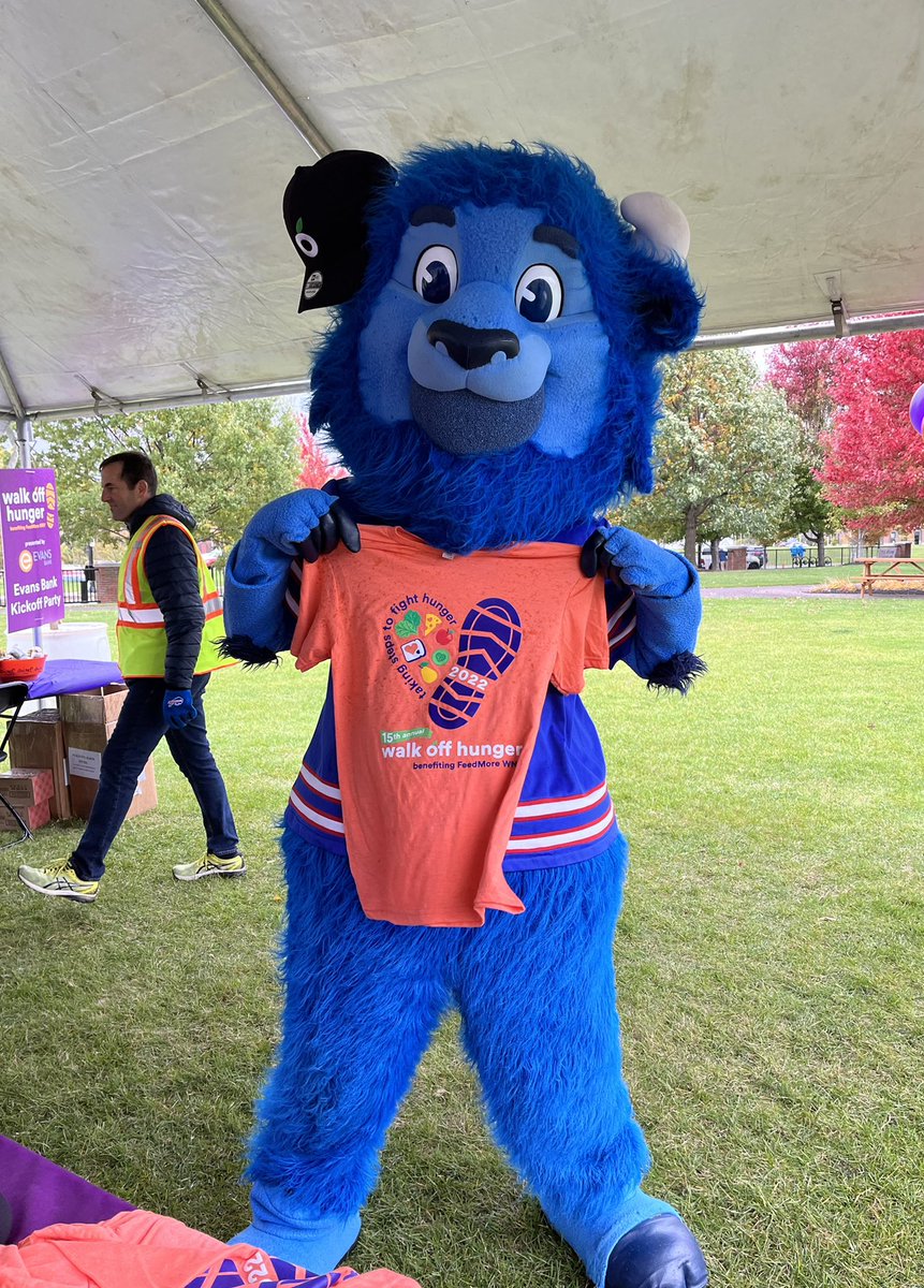 feedmorewny's tweet photo. Billy Buffalo is ready to #WalkOffHunger! Walk starts at 11 am at River Fest Park in Buffalo! Our walk is presented by @EvansBankWNY https://t.co/uJnxeK45Vy