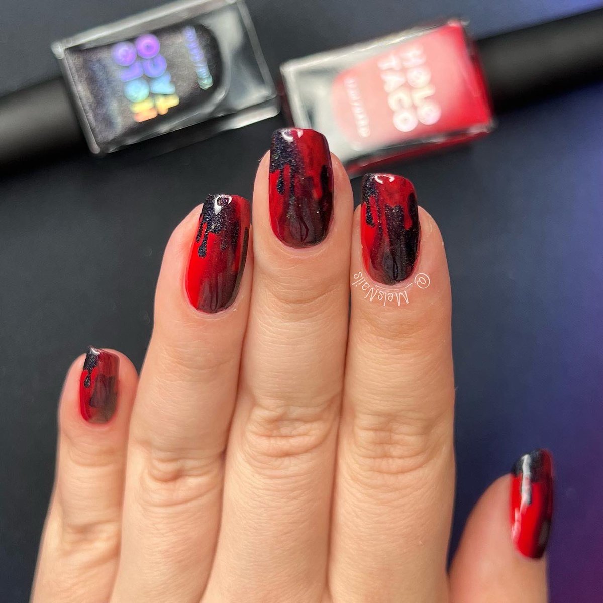 _MelsNails's tweet photo. A Bloody double gradient 🩸❤️🖤💅🏻 @nailogical @holotaco #LeftOnRed #Electrostatic #HoloTaco #melsnails #PaintWithSimply #NailArt https://t.co/lT6t3M0JQM