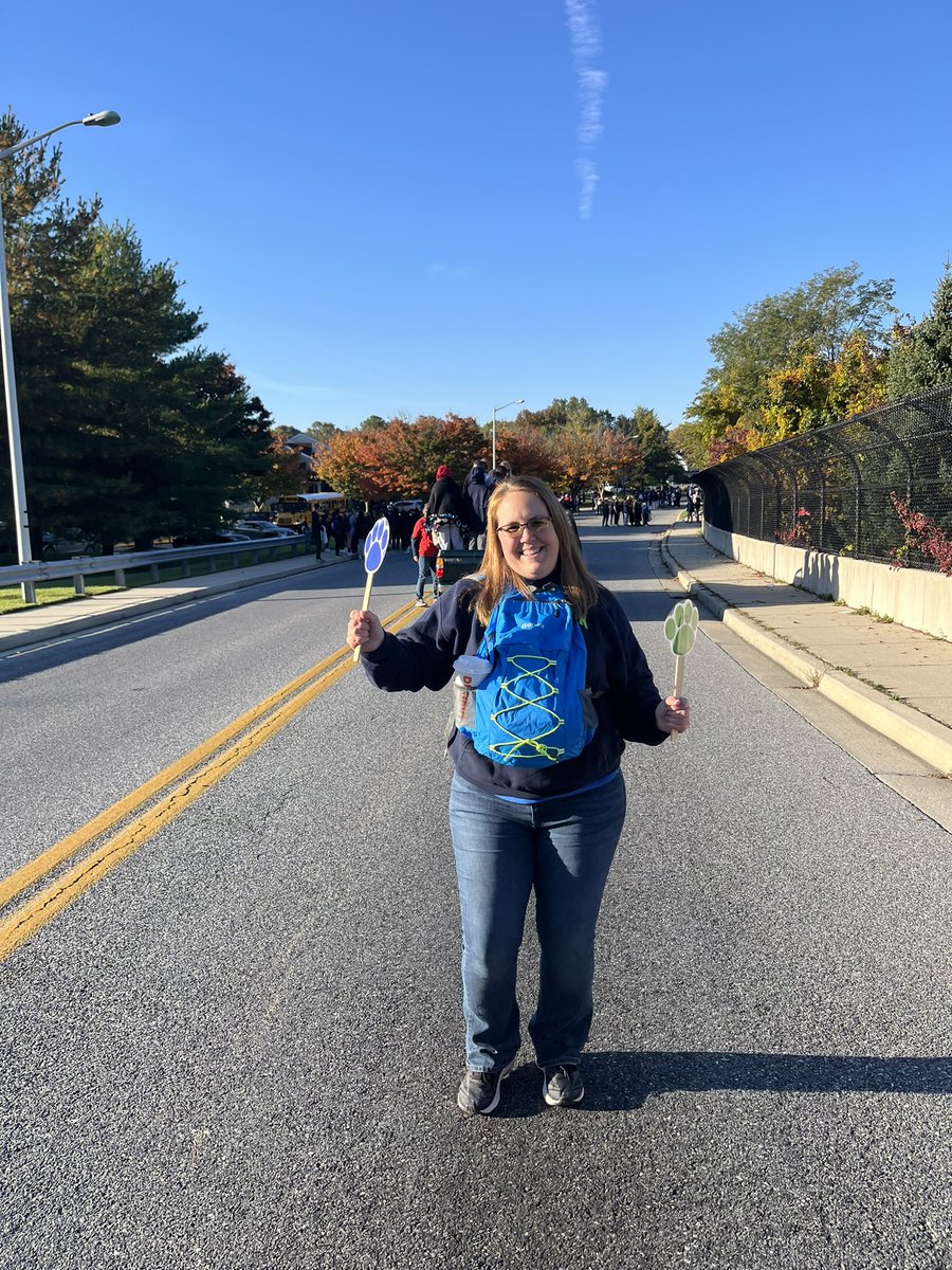 ReisterstownES's tweet photo. Reisterstown ES showed off our PAWS as we walked in the Franklin High Homecoming Parade ! 🐾💙💚@cbrinkleybcps @stevens_kaia @terrifically2nd @BoccanfusoRES @FranklinHS @BaltCoPS @BCPS_Sup  #resconnected #weloveaparade #showoffyourpaws https://t.co/XRv0nGYFQr