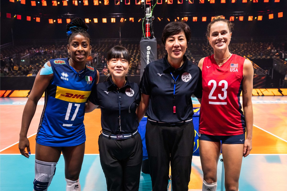Starters for the U.S. Women 🇺🇸 vs Italy 🇮🇹 in the bronze medal match 🥉 at the #WWCH2022 Annie Drews Chiaka Ogbogu Kara Bajema Lauren Carlini Haleigh Washington Kelsey Cook Justine Wong-Orantes Go USA! 🇺🇸💪 Watch LIVE on VolleyballWorld.tv