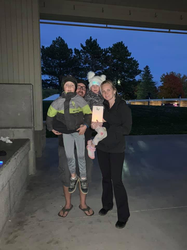 Sunnybrook's tweet photo. Tonight, Loralee McInroy will light a candle to remember her daughter Angel. She will join others across the world in the #WaveofLight to honour the lives of babies lost in pregnancy &amp; infancy.

For information on events in your area tonight, please visit: https://t.co/4uU1ELLX4Z https://t.co/TVWF3n2HED