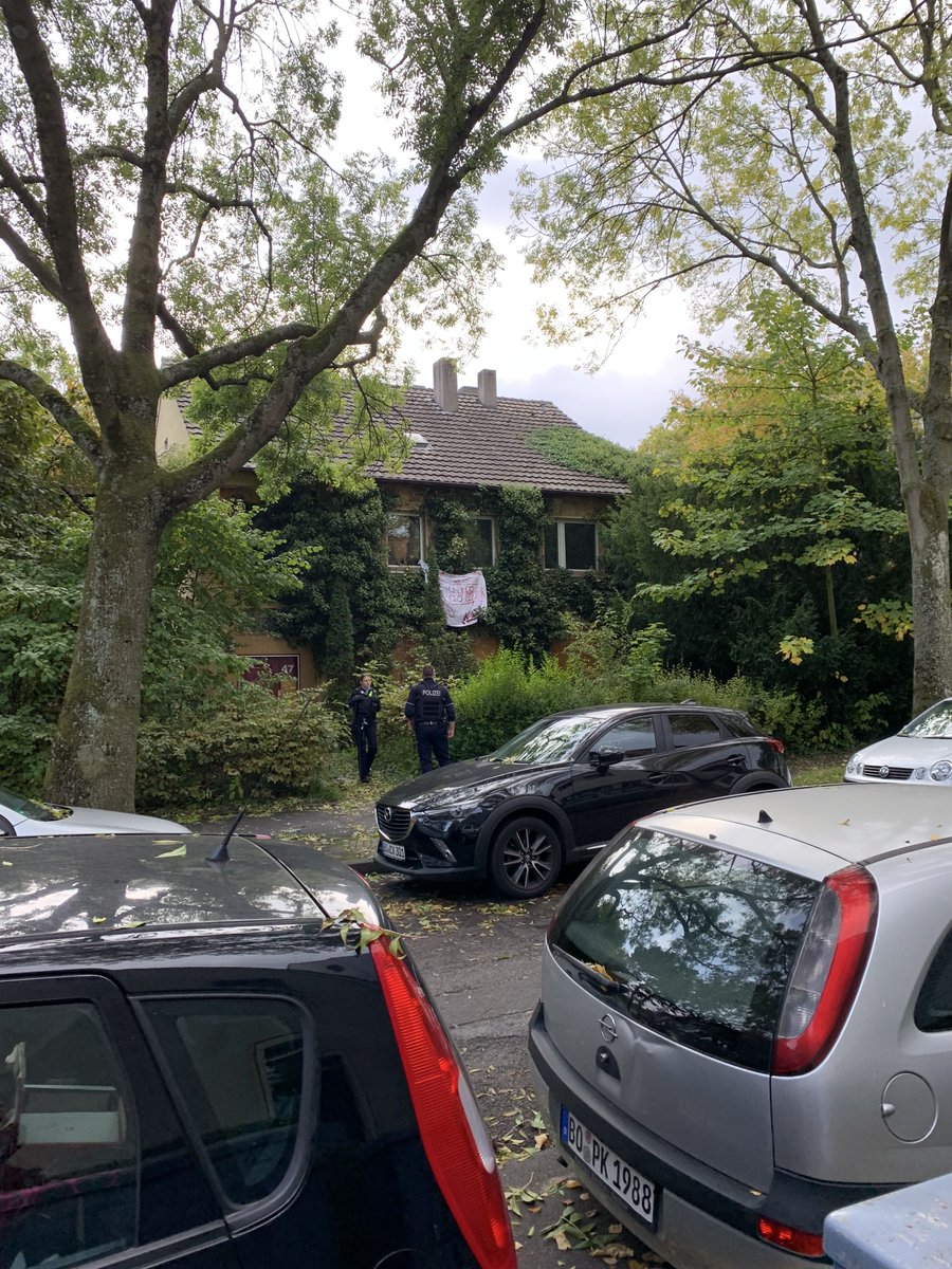 haldi_47's tweet image. Wir haben heute in #Bochum ein Haus besetzt!

Kommt bei zu uns in die Haldenstr. 47 in der Speckschweiz und folgt diesem Account für mehr Infos! Das ehemalige Wohnheim verfällt immer mehr und soll endlich wieder mit Leben gefüllt werden! 

#bo1510 #Haldi47 #H47