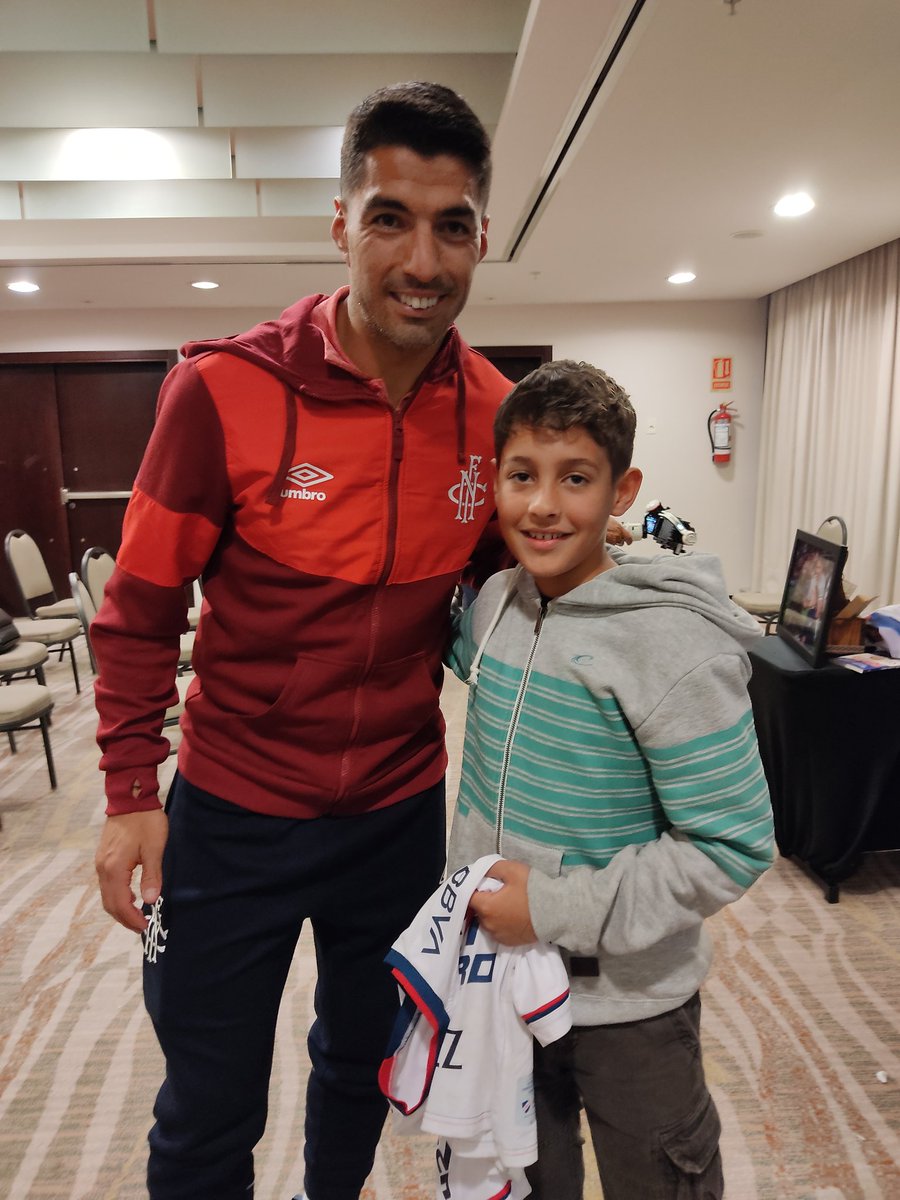 diegoavalo's tweet photo. Entrevista completa a @LuisSuarez9 

Un recuerdo que me guardo yo y mi hijo para toda la vida.

Gracias Luis por volver. 
#ElFichajeDelPueblo 

📽️ https://t.co/ERZF4uDOUa https://t.co/LrR4GHBaTW