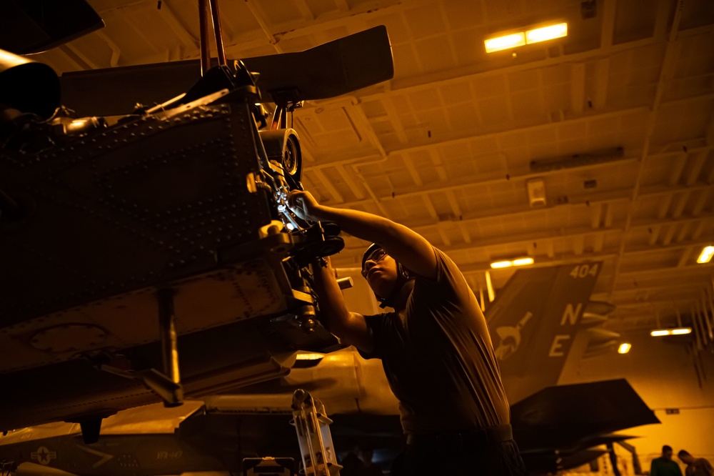 NRD_SanDiego's tweet photo. #MorenoValley native serves in #USNavy Helicopter Maritime Strike Squadron #HSM78, aboard #USSCarlVinson #CVN70
AM3 Adrian Diaz
Performs maintenance on an MH-60R Sea Hawk in the @CVN70 hangar bay Dec. 10, 2021.
https://t.co/PHDa3nUg2U
#ForgedByTheSea @USNavy #BlueHawks @flynavy https://t.co/AqaVLxbmK5