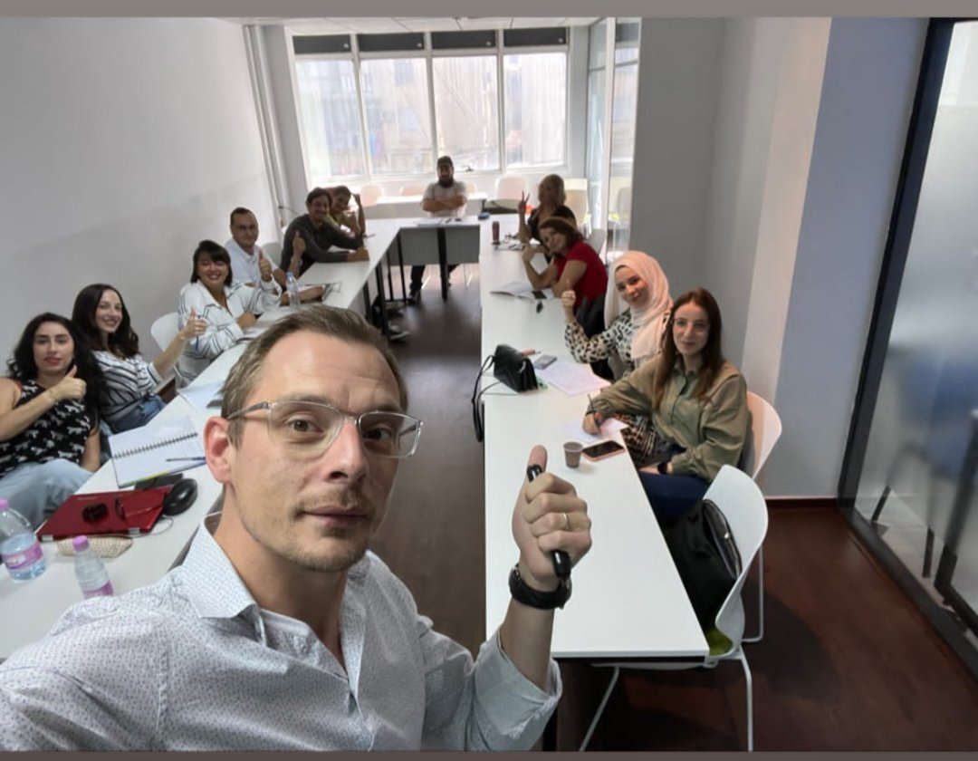 ArslanDerrar's tweet photo. #PersonalBranding ! Un cours tres intéressant et passionnant avec @ArnaultChatel à @INSAGAlgerie !! #MBADMB #EFAP_PARIS  #DigitalMarketing 🚀 https://t.co/2nm1OT52tM