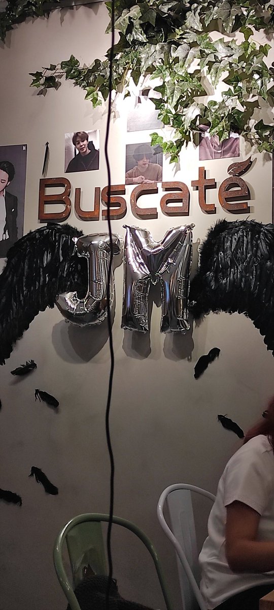 21_leuqar's tweet photo. Acabando la fiesta en @buscate_barcelona organizado por @bcnwithbts con @ccristinsm y mi niña bonita https://t.co/bFxJote87F