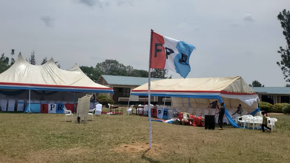 RTwiyubake's tweet photo. Wabyanga wabyemera FPR kwisonga, Rwanda genda uranezeza. Rusheshe kw'isonga @KicukiroDistr @rpfinkotanyi @PaulKagame @Kagame_quotes @UrugwiroVillage @EgidieBibio @MusoniPaula https://t.co/kNQ2TyxPmD
