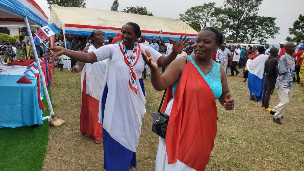RTwiyubake's tweet photo. Wabyanga wabyemera FPR kwisonga, Rwanda genda uranezeza. Rusheshe kw'isonga @KicukiroDistr @rpfinkotanyi @PaulKagame @Kagame_quotes @UrugwiroVillage @EgidieBibio @MusoniPaula https://t.co/kNQ2TyxPmD