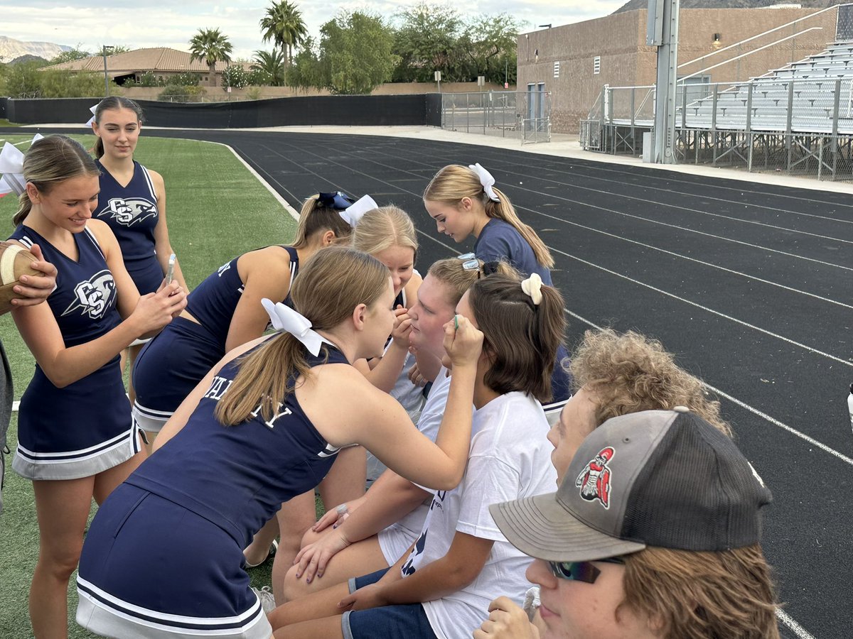 cort_monroe's tweet image. Proud Superintendent morning! One Team Day celebrating all our CCUSD students and families at Falcon Field this morning with CSHS Football, Pom, Cheer &amp;amp; staff and families. Victory! One team! @CSHS_Falcons @CaveCreekUSD93 @CSHSAthletics1 @CSHS_Pom @CS_Cheerleading