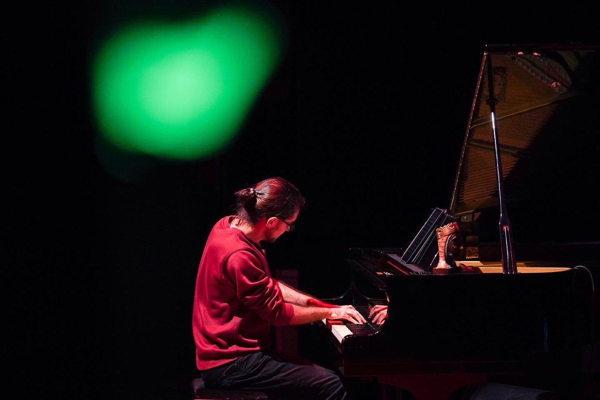 Ahir en <a href="/redperill/">ׄALYSSA</a> em va deixar uns minuts sol a l'escenari amb el piano de cua