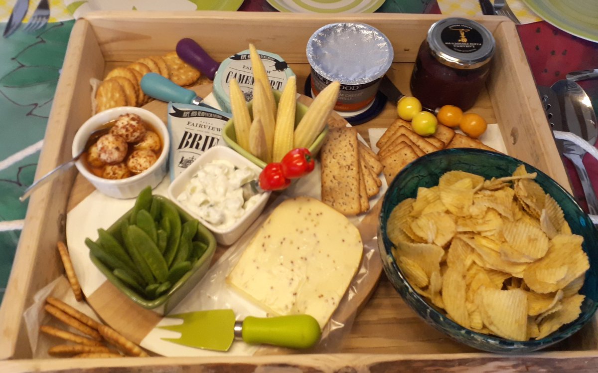 JoeBean13104898's tweet photo. Platter for the win...so cheesy. #ChefJoe https://t.co/6QuhArwi6j
