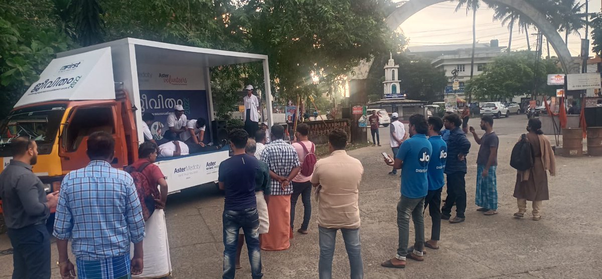 AsterMedcity14's tweet photo. Day 6 of JEEVITHAM 2022, First Aid & Trauma Awareness Roadshow held at Perumbavoor KSRTC Stand.
#emergency #befirst #firstaid #trauma #accidentcare #traumacare #emergencymedicine #jeevitham2022 #jeevitham #roadsuraksha #roadsuraksha2022 #AsterVolunteers https://t.co/k6OBQyO0Md