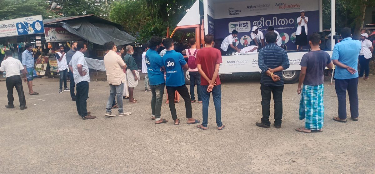 AsterMedcity14's tweet photo. Day 6 of JEEVITHAM 2022, First Aid & Trauma Awareness Roadshow held at Perumbavoor KSRTC Stand.
#emergency #befirst #firstaid #trauma #accidentcare #traumacare #emergencymedicine #jeevitham2022 #jeevitham #roadsuraksha #roadsuraksha2022 #AsterVolunteers https://t.co/k6OBQyO0Md